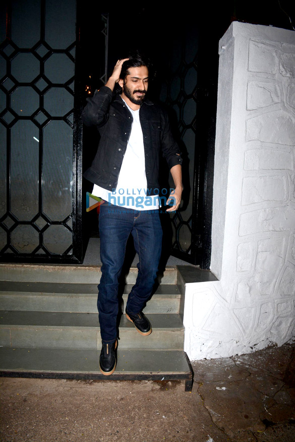 harshvardhan kapoor and monica dogra snapped in mumbai 1