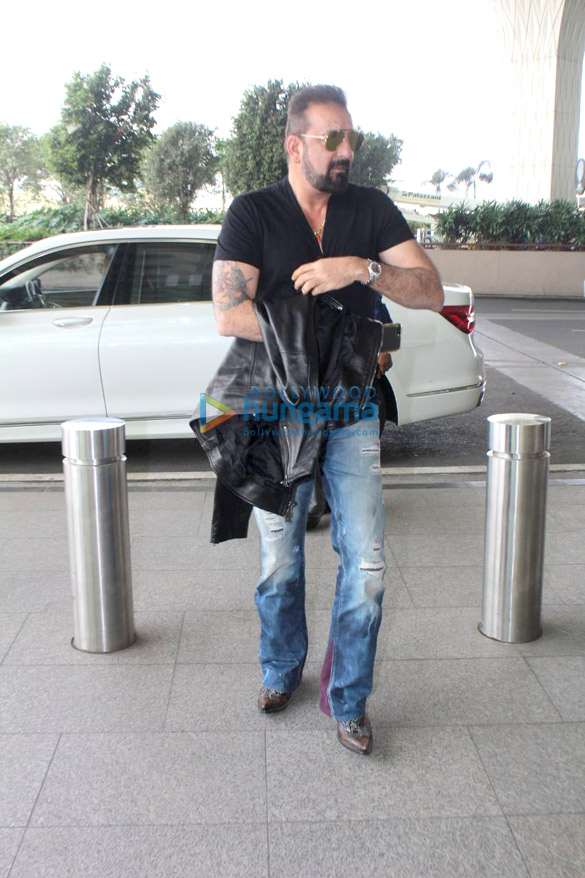 hrithik roshan suniel shetty and others snapped at the airport 11 4