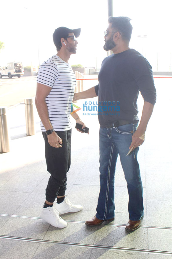 hrithik roshan suniel shetty and others snapped at the airport 2