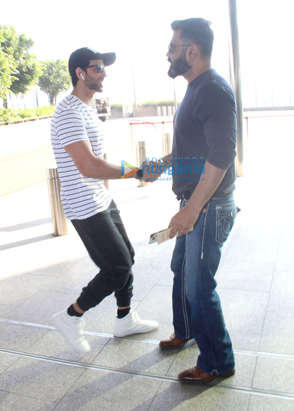 hrithik roshan suniel shetty and others snapped at the airport 3