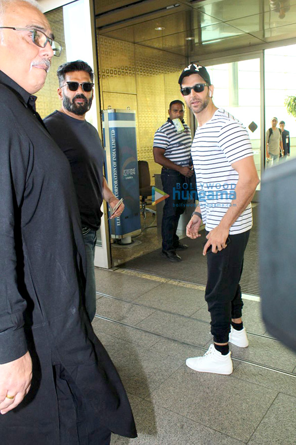 hrithik roshan suniel shetty and others snapped at the airport 4