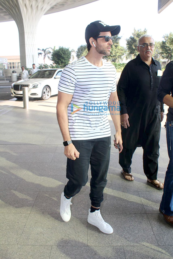 hrithik roshan suniel shetty and others snapped at the airport 5