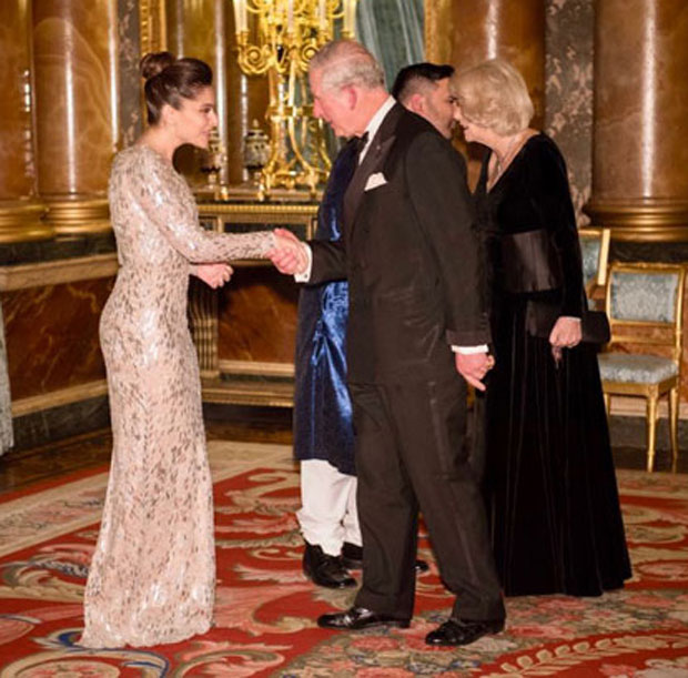 620px x 611px - Kanika Kapoor performs in the presence of Prince Charles at Buckingham  Palace! : Bollywood News - Bollywood Hungama