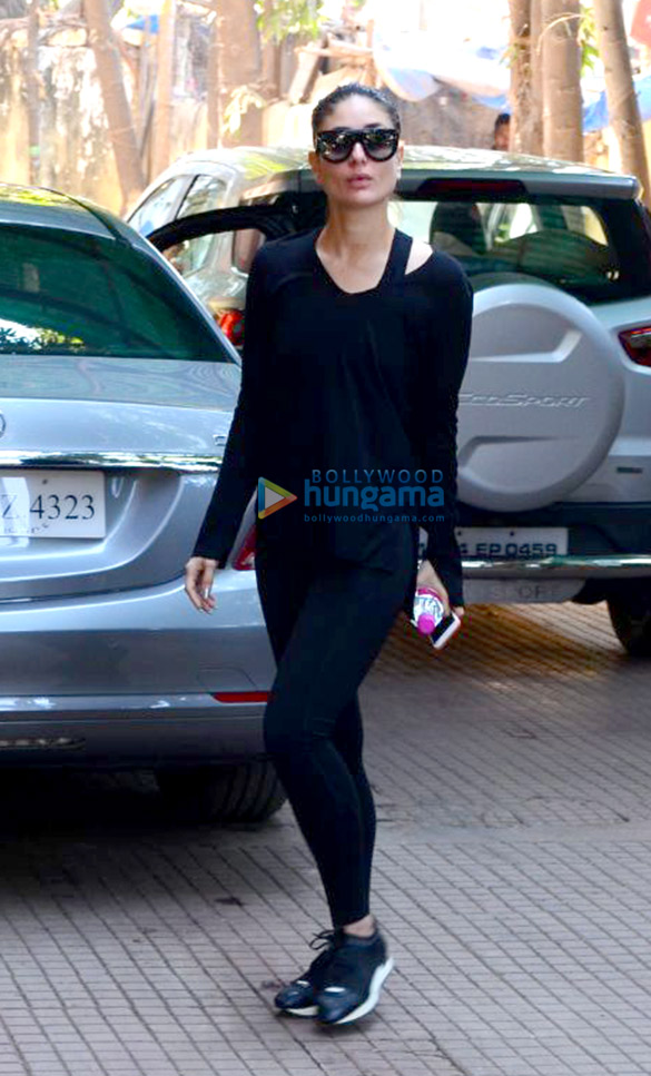 kareena kapoor khan spotted outside the gym in bandra 5