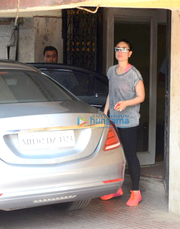 kareene kapoor khan spotted after her gym session in bandra 4