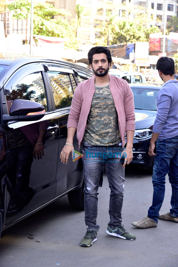 Kartik Aaryan Sunny Singh Nijjar And Nushrat Bharucha Spotted In Andheri Sunny Singh Nijjar