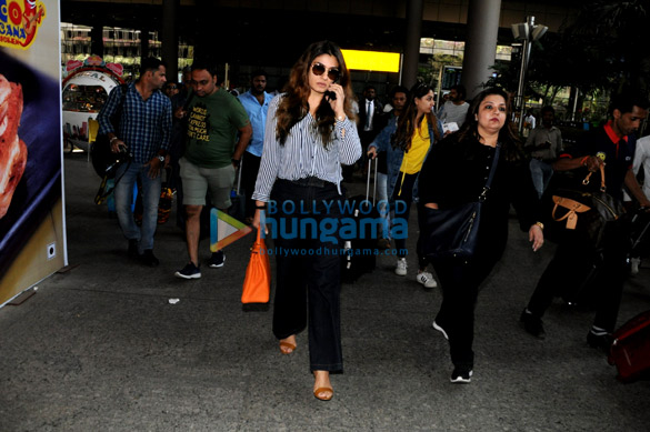 kriti sanon shilpa shetty malaika arora and others snapped at the airport 12