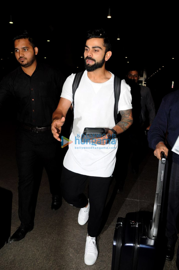 kriti sanon shilpa shetty malaika arora and others snapped at the airport 17