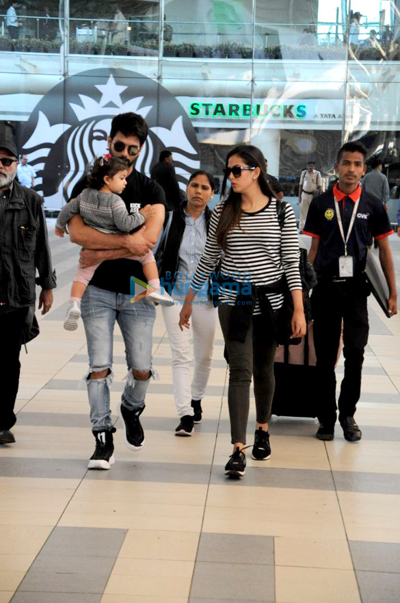 kriti sanon shilpa shetty malaika arora and others snapped at the airport 25