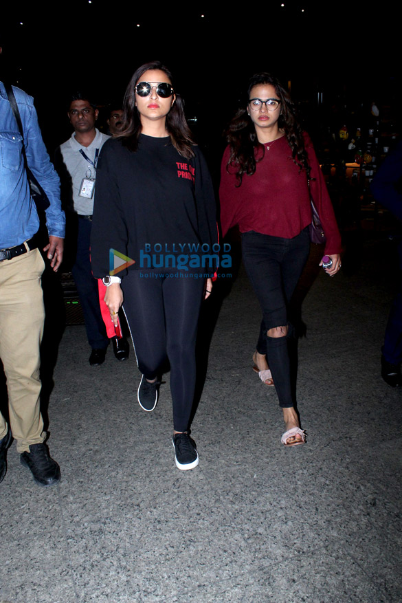 kriti sanon shilpa shetty malaika arora and others snapped at the airport 5