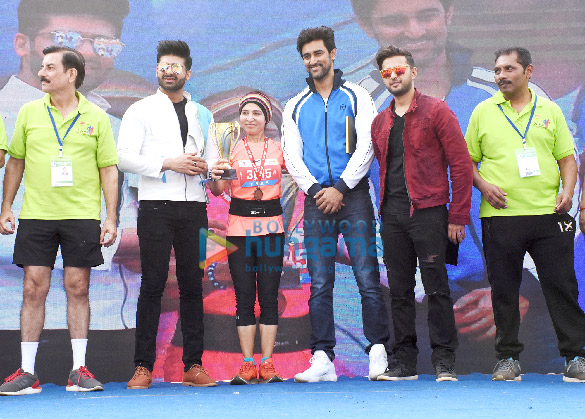 kunal kapoor vatsal seth others attend the juhu half marathon 2018 1