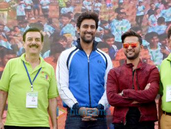 Kunal Kapoor, Vatsal Sheth & others attend the Juhu Half Marathon 2018