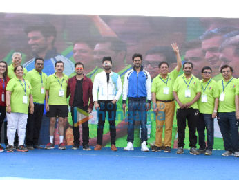 Kunal Kapoor, Vatsal Sheth & others attend the Juhu Half Marathon 2018
