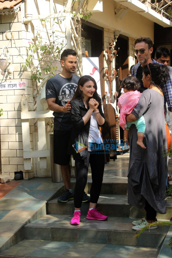 Kunal Khemu and Soha Ali Khan spotted after lunch in Bandra Kunal Khemu and Soha Ali Khan spotted after lunch in Bandra