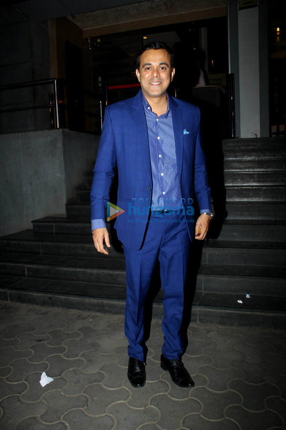 madhuri dixit attends special screening of marathi movie aapla manus 6