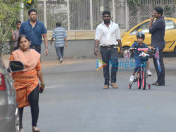 Mahesh Bhupathi snapped with his daughter in Bandr