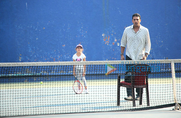 mahesh bhupati snapped with his daughter at a tennis court in bandra 2