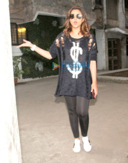 Parineeti Chopra snapped at Kromakay salon in Juhu