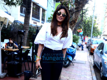 Pooja Chopra and Shama Sikander spotted at Bombay Salad in Bandra
