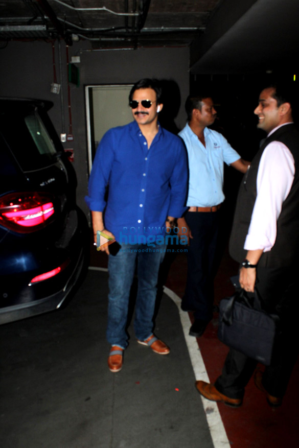 pooja hegde and vivek oberoi snapped at the airport 3