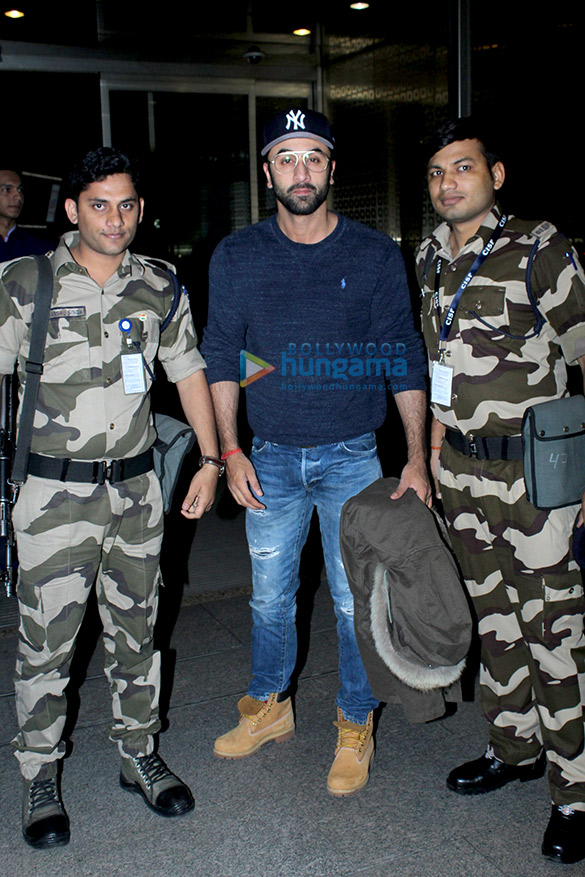 ranbir kapoor shraddha kapoor and others snapped at the airport 005 4