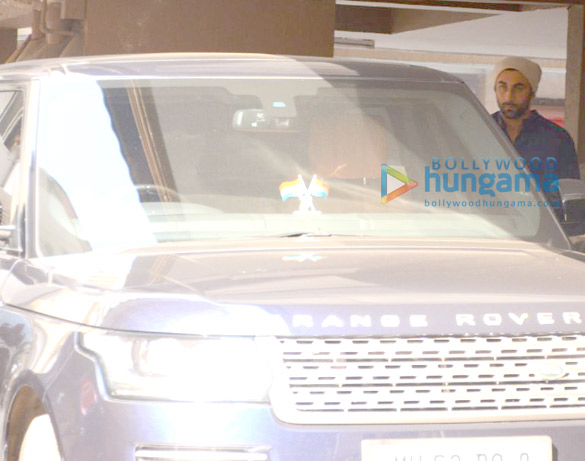 ranbir kapoor spotted after a salon session in bandra 1