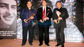 Randhir Kapoor, Rishi Kapoor & Rajiv Kapoor receive Raj Kapoor’s award
