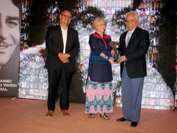 Randhir Kapoor, Rishi Kapoor & Rajiv Kapoor receive Raj Kapoor's award
