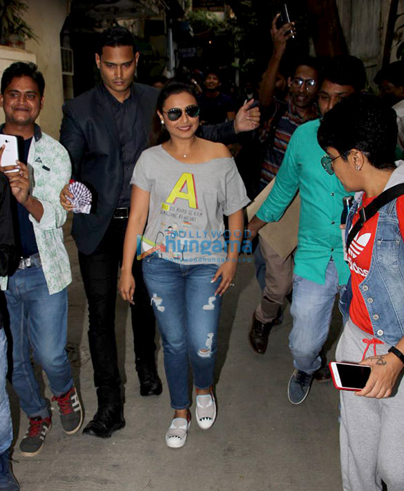 rani mukherji snapped at cockoo club in bandra 1