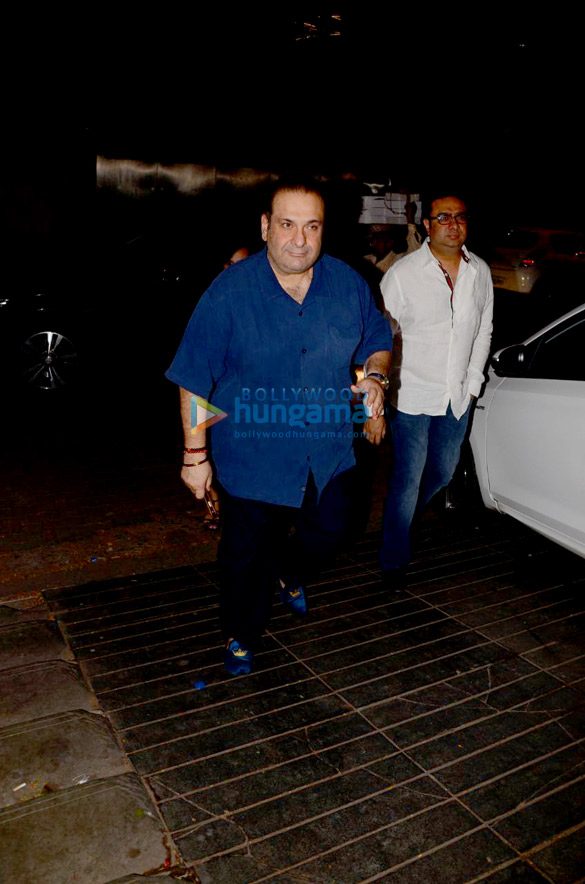 rishi kapoor neetu kapoor karisma kapoor and others grace randhir kapoors birthday bash in bandra 1