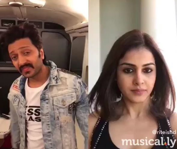 Riteish Deshmukh - Genelia D’Souza pull off Shah Rukh Khan - Kajol, leave us in splits (watch video) Riteish Deshmukh - Genelia D’Souza pull off Shah Rukh Khan - Kajol, leave us in splits (watch video)