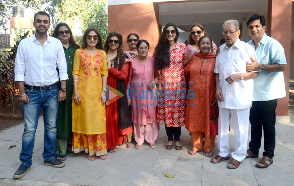 roshan family snapped at mahashivratri celebration at panvel 5