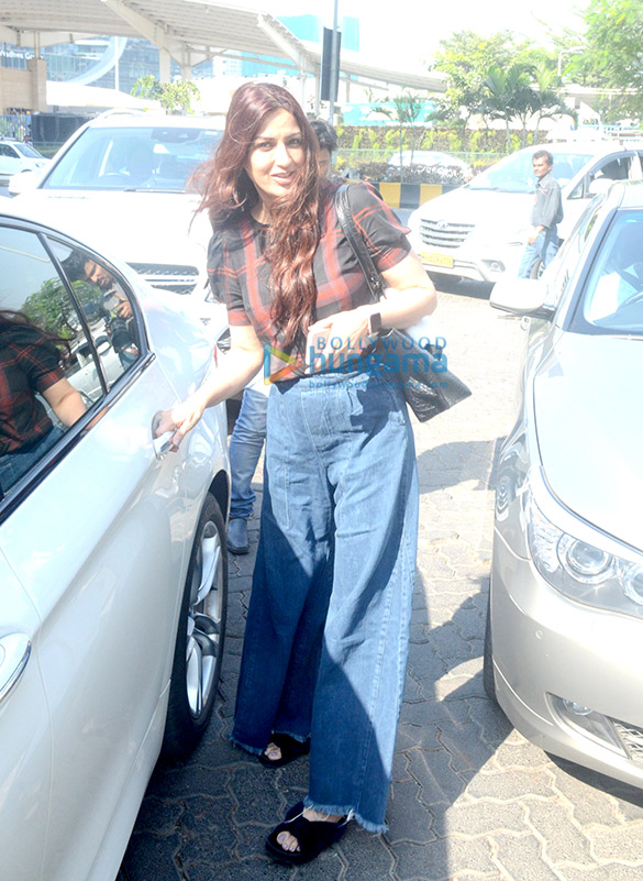 salim khan and helen snapped with sonali bendre at bkc 1