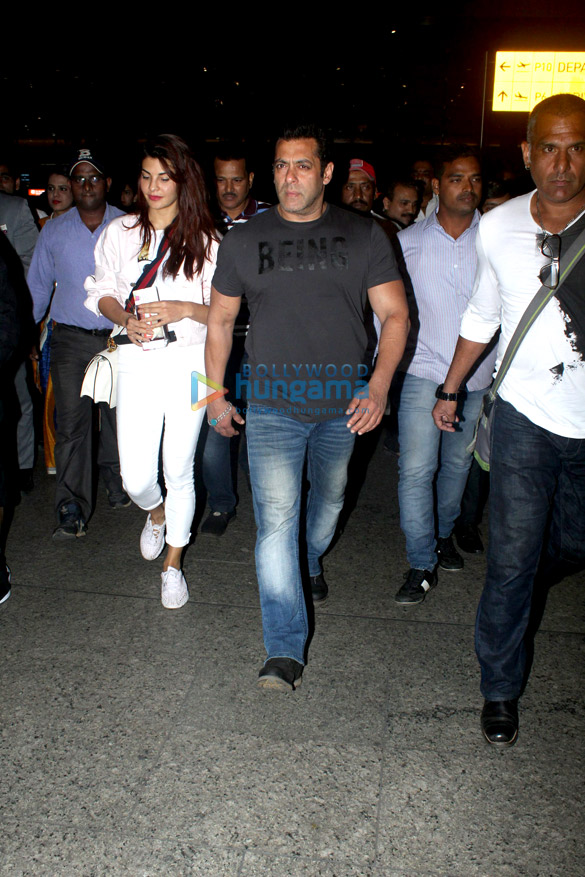 Salman Khan, Aamir Khan and others snapped at the airport Salman Khan, Aamir Khan and others snapped at the airport
