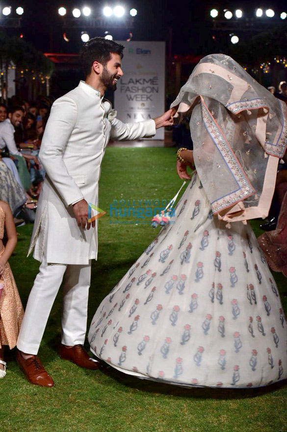 shahid kapoor mira rajput walk for anita dongres show at lakme fashion week 2018 4
