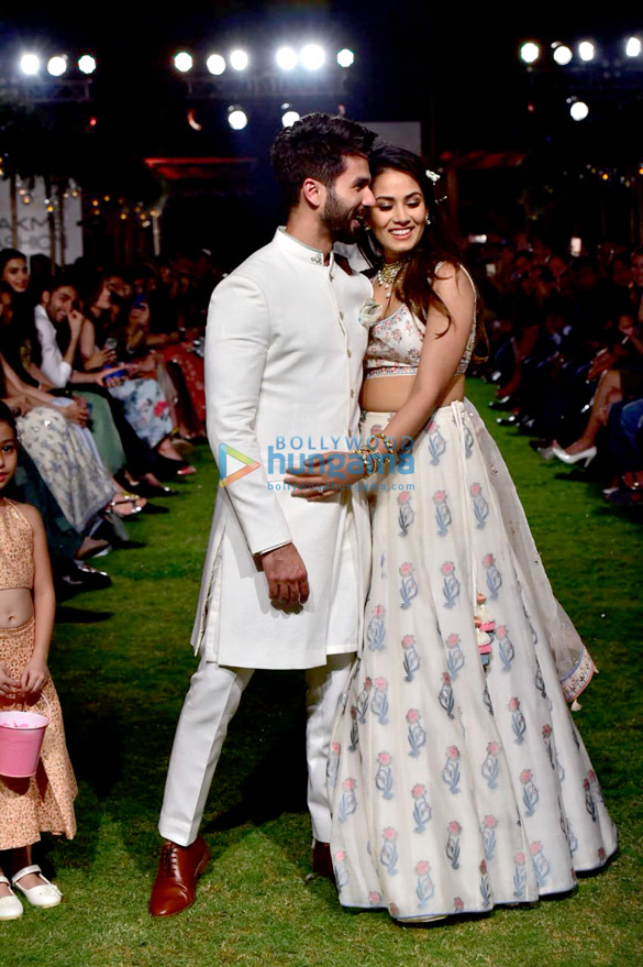 shahid kapoor mira rajput walk for anita dongres show at lakme fashion week 2018 5
