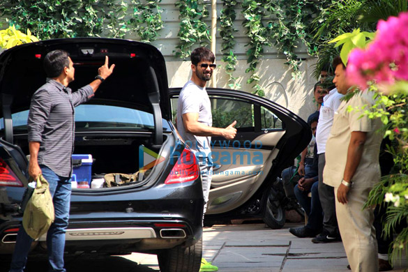 shahid kapoor and jacqueline fernandez spotted at the gym 3