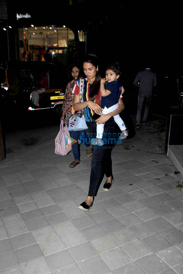 Shahid Kapoor S Wife Mira Rajput Snapped At Their Daughter Misha S School Mira Rajput Misha