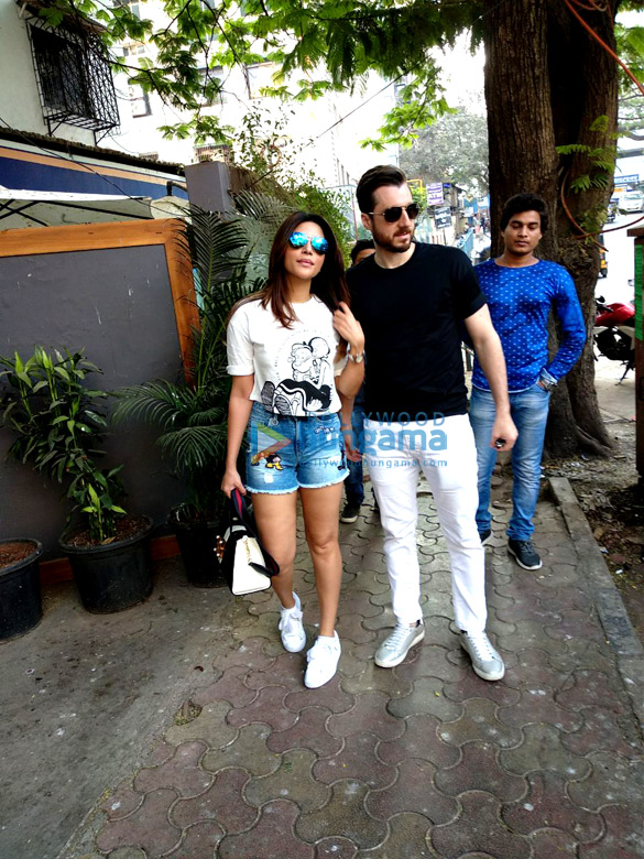 shama sikander snapped with her boyfriend in mumbai 6