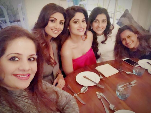 Shamita Shetty Xxx Saxy Video - INSIDE PICS: Shamita Shetty cuts birthday cake with Shilpa Shetty after an  epic 'Surprise Party'! : Bollywood News - Bollywood Hungama