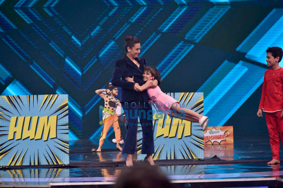 shilpa shetty and rani mukerji on the sets of super dancer 2 4