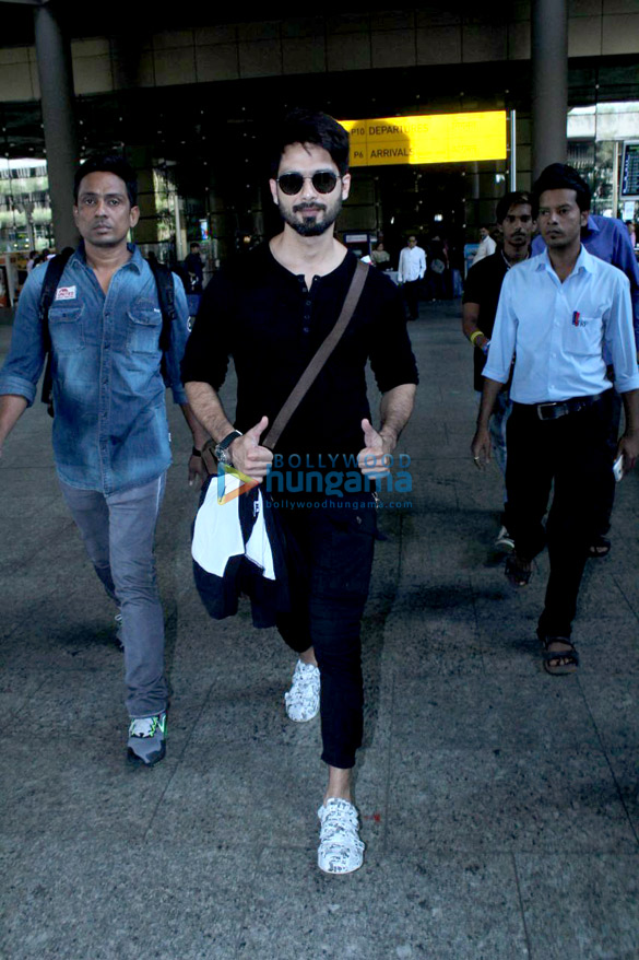 shraddha kapoor vidya balan and others snapped at the airport1 1