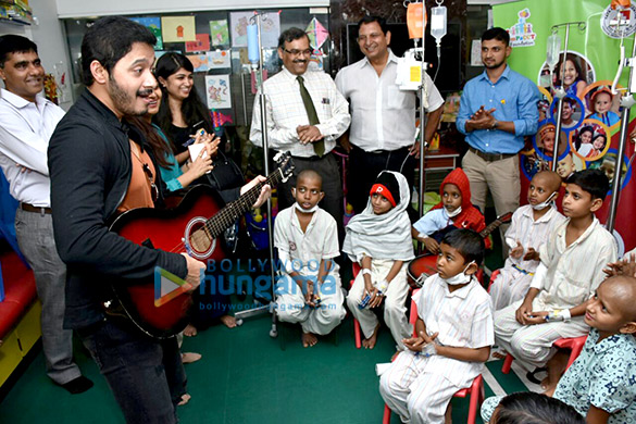 shreyas talpade and deepti talpade celebrate valentines day with kids of tata memorial hospital mumbai 6