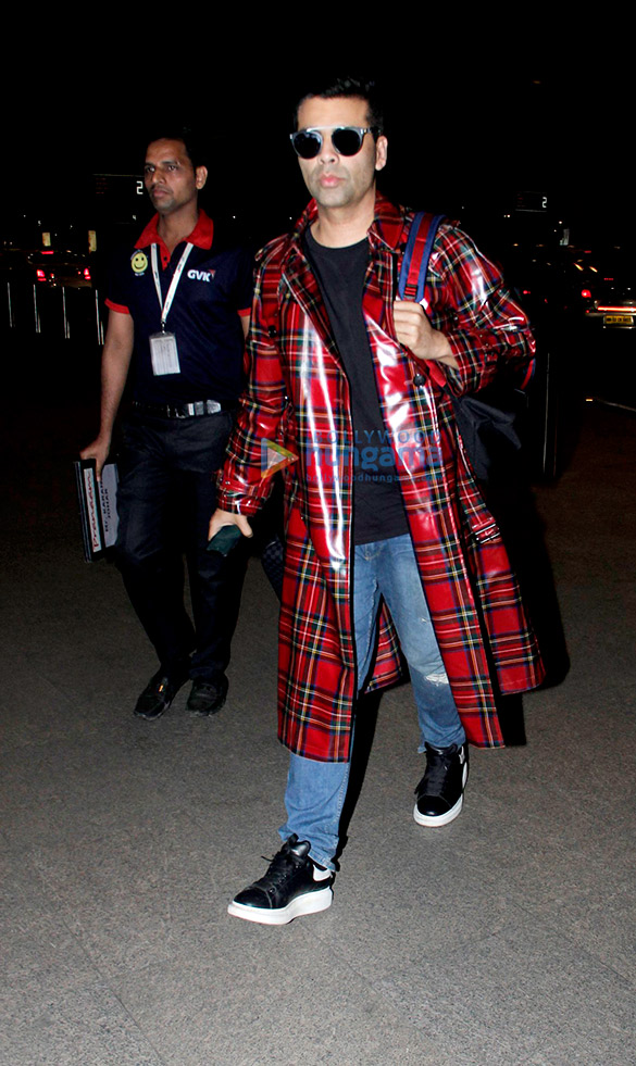 sidharth malhotra rakul preet singh karan johar and bhumi pednekar snapped at the airport 2