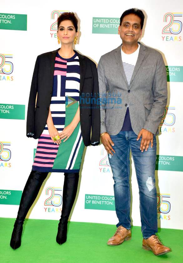 sonam kapoor snapped at the benetton store 3