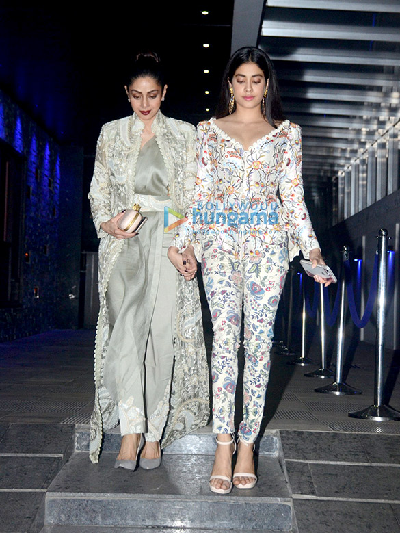 sridevi and jhanvi kapoor snapped at hakkasan in bandra 3