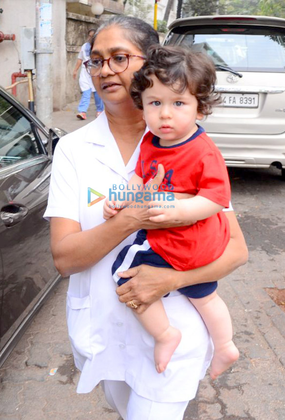 taimur ali khan spotted with his nanny in bandra 5