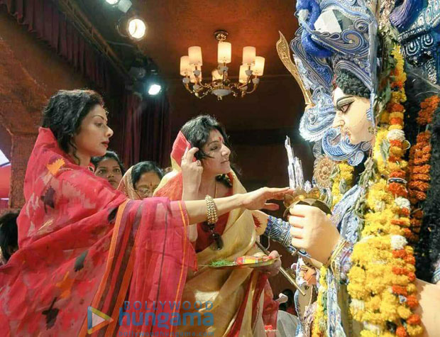 The smiling face of Sridevi during this Durga Pooja ritual will make you miss her even more! The smiling face of Sridevi during this Durga Pooja ritual will make you miss her even more!