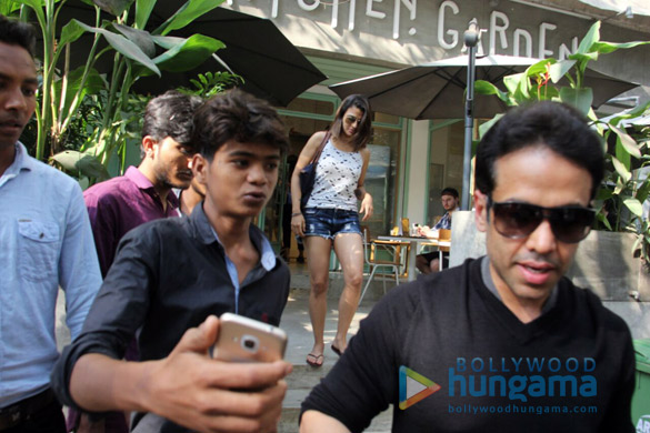 tusshar kapoor spotted at the kitchen garden in bandra 6