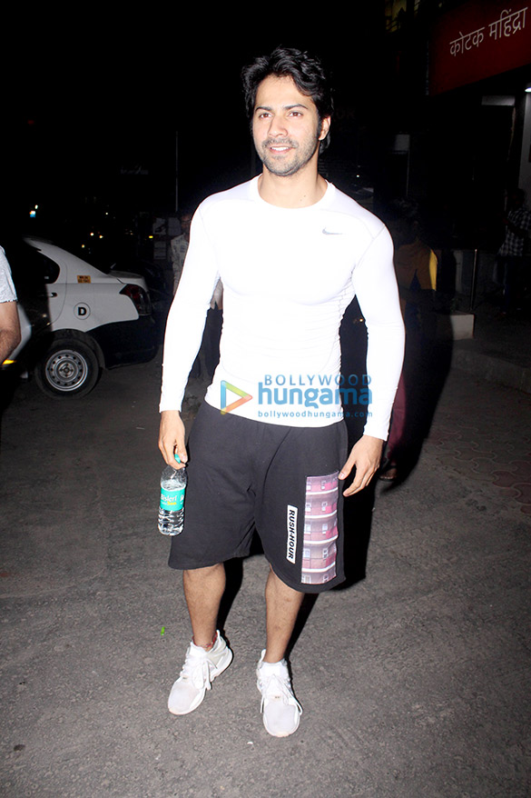 Varun Dhawan spotted at Shoojit Sircar’s office in Juhu Varun Dhawan spotted at Shoojit Sircar’s office in Juhu